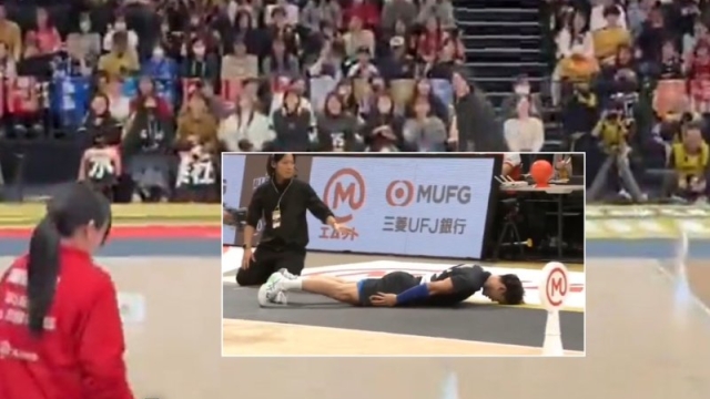 ไวรัลข้ามคืน !! วอลเลย์บอลญี่ปุ่น เสิร์ฟพลาดโดนเจ้าหน้าที่สาวข้างสนามอย่างจัง สร้างความฮือฮาหนึ่งเดียวในโลก “สไลด์ตัวขอโทษ” 