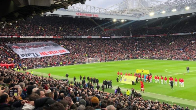 ด่วน !! รายชื่อ 11 ตัวจริง กำลังจะลงสนาม ช่องทางชม แมนยู ปะทะ สเปอร์ส