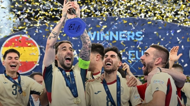 กระหึ่มยุโรป !! ทีมชาติสเปน ทุบประวัติศาสตร์ ครั้งแรกในรอบ 10 ปี คว่ำ “ทีมชาติโปรตุเกส” ผงาดคว้าแชมป์ยุโรป