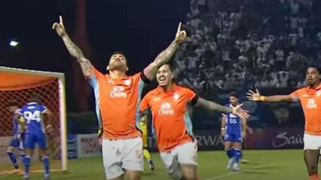 แฟนอินโด สุดเดือด !! หลังบุกแพ้ไทยยับคารัง “ราชันมังกร”