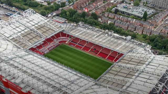 โด่งดังทั่วโลก !! สื่อดังขึ้นหน้าหนึ่ง “อาเซียน” สร้างสนามฟุตบอลใหญ่กว่า โอลด์แทรฟฟอร์ด 2 เท่า