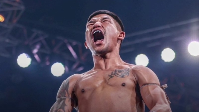 เกิดอะไรขึ้น !! รถถัง จิตรเมืองนนท์ โพสต์กลางดึก ภาพลุกเป็นไฟ พร้อมแคปชั่นเดือด