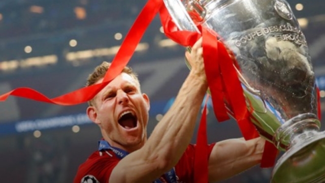 ฮือฮา !! เจมส์ มิลเนอร์ ได้รับประกาศนียบัตรรับรอง 3 สถิติโลกจากกินเนสส์ เวิลด์ เรคคอร์ดส์