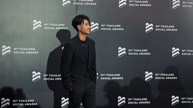 ฮือฮา !! ศุภณัฏฐ์ ถอดสตั๊ดสวมสูทอย่างเท่ห์ ถูกเลือกขึ้นรับรางวัลใหญ่