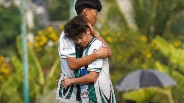 พี่ชาย โพสต์เคลื่อนไหว !! หลัง “เต วรากร” เจอดราม่าถล่มหนัก ไม่ย้ายตาม อาจารย์สกล