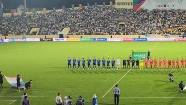 ด่วน !! กำลังจะลงสนาม แฟนไทยส่งใจเชียร์ “ทีมชาติไทย” ปะทะ ทีมชาติโมร็อกโก