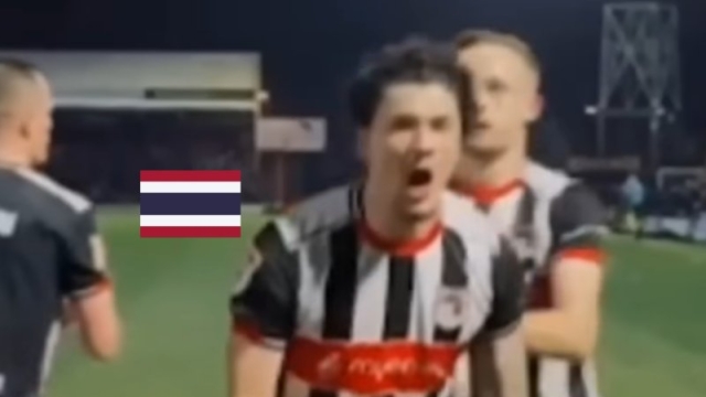 ความรู้สึกแฟน กริมสบี้ !! “จู๊ด เบลล์” กองหน้าทีมชาติไทย พังประตูแรก กระหึ่มลีกอังกฤษ