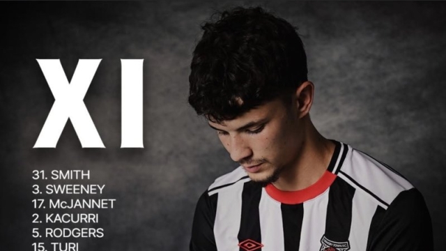 ด่วน !! กริมสบี้ ทาวน์ ขึ้นหน้าหนึ่งส่ง “จู๊ด เบลล์” กองหน้าทีมชาติไทย ยืนตัวจริง !!!!