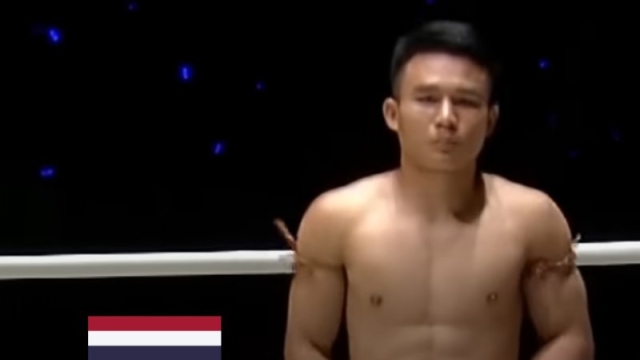 เวที ONE วันนี้เดือดแน่ !! ฟรีทีวีถ่ายทอดสด 4 ช่องทางชม วรพล ลูกเจ้าพ่อโรงต้ม ปะทะ “อาร์ตูร์”