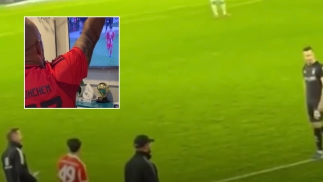 น้ำตาแทบไหล !! ปฏิกิริยา ดักลาส คาร์โดโซ่ ผู้เป็นพ่อเมื่อเห็น “ไมคอน” ลูกชายลงสนามชุดใหญ่บาเยิร์นครั้งแรก