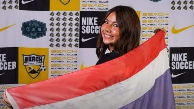 ฮือฮา !! ไทย จูเลีย มาร์ติน นักเตะ ลูกครึ่งไทย-จีน-สหรัฐอเมริกา เลือกเล่นทีมชาติไทย