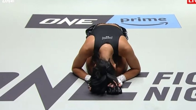 สะเทือนเวที ONE !! ซุปเปอร์เกิร์ล โดน TKO สุดช็อก ก่อนประกาศแขวนนวม