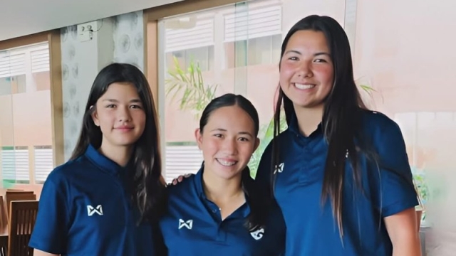 ฮือฮา !! “ทีมชาติไทย” เปิดตัว 3 นักเตะสาวลูกครึ่งไทยสุดสวยร่วมทัพ “ทัพชบาแก้ว U17”