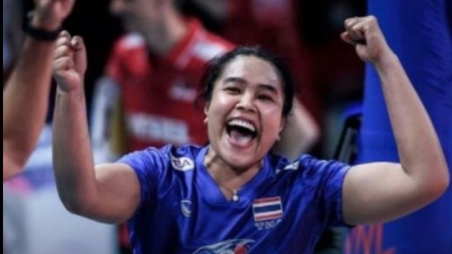 ฮือฮา !! VNL โพสต์ขึ้นหน้าหนึ่งถึง “อรอุมา สิทธิรักษ์” ยอดมือตบทีมชาติไทย