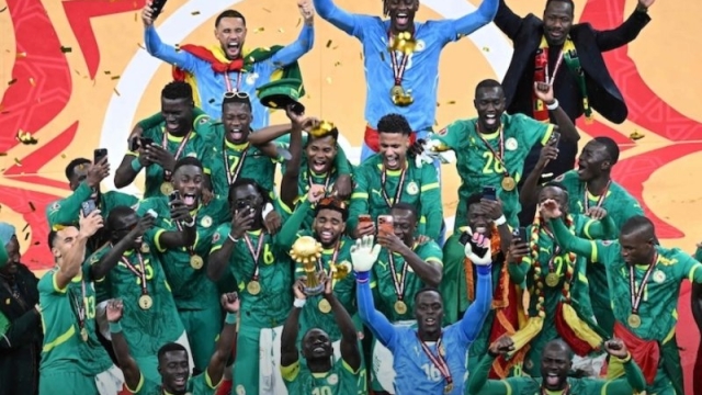 กลายเป็นประเด็นร้อน !! ทีมเซเนกัล ส่งถ้วยแชมป์ “แอฟริกัน คัพ ออฟ เนชันส์ 2025” ให้ทหารเก็บ หลังโดนสั่งริบคืนแชมป์