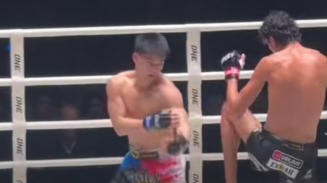 ช็อกโลก !! เกิดอะไรขึ้น ช็อตวินาที แรมโบ้เล็ก แผลงฤทธิ์ทำ “นาบิล อานาน” โดนนับสอง ก่อนคว้าแชมป์โลก