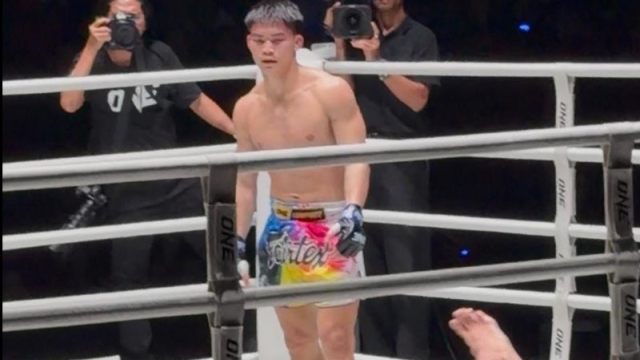 เหลือจะเชื่อ !! เปิดใบคะแนน แรมโบ้เล็ก พลิกโค่น “นาบิล อานาน” คว้าแชมป์โลก