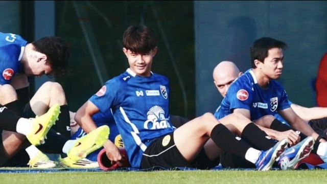 ฮือฮา !! ฮัดสัน เรียกแข้ง 18 ปี “บีจี ปทุม” เข้าแคมป์ ทีมชาติไทย ชุดใหญ่