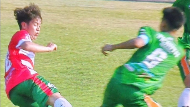 แฟนๆ สุดช็อก !! ช็อตวินาที “เต วรากร” ว่าที่แข้งทีมชาติไทย เข้าบอลกระทั่งโดนแดง