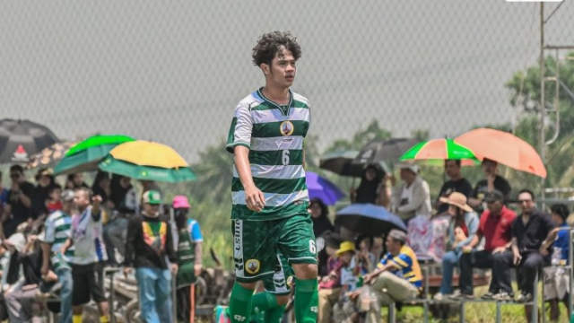 หญ้าเนียนมาก !! พิมรี่พาย สร้างสนาม “หมอนทองวิทยา” เสร็จแล้ว “เต วรากร” นำทัพประเดิม