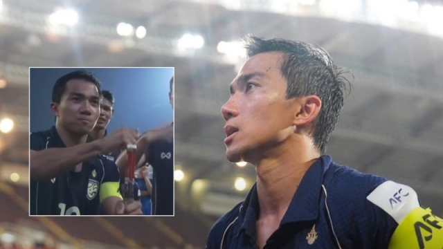 แฟนบอลไม่ต้อง ชนาจัดเอง !! ช็อตวินาที ชนาธิป เอาพลุแฟร์จากมือแฟนบอลมาจุดเอง ฉลองชัย “ทีมชาติไทย” ทะลุรอบสุดท้ายเอเชีย
