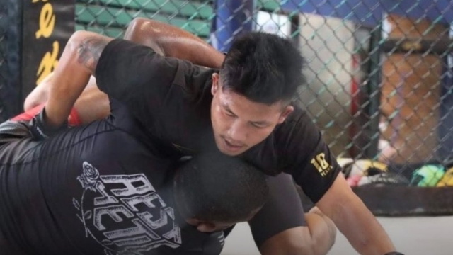 เกิดอะไรขึ้น !! รถถัง จิตรเมืองนนท์ โพสต์เคลื่อนไหวก่อนไฟต์ “ทาเครุ” 