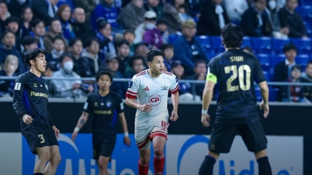 ความรู้สึกแฟนอาเซียน ทึ่ง !! “แข้งเทพ” ไทยทีมแรกในประวัติศาสตร์ บุกโค่นญี่ปุ่นคาบ้าน