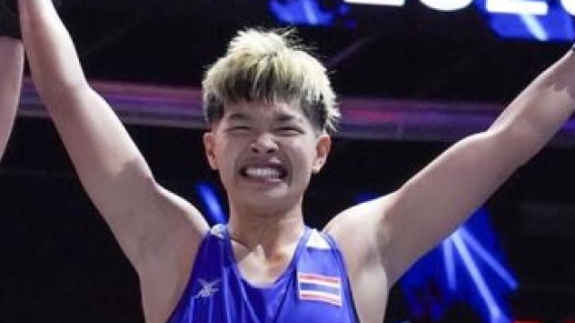 ไทยกระหึ่มเอเชีย !! “เฟี้ยว” จัดหมัดหนักโค่นเต็ง 1 ผงาดคว้าเหรียญทองประวัติศาสตร์