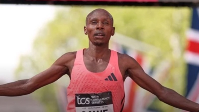 ไม่เคยมีใครทำได้ !! “ซาบาสเตียน ซาเว” จารึกประวัติศาสตร์ วิ่งมาราธอนด้วยเวลาต่ำสุดคนแรกของโลก