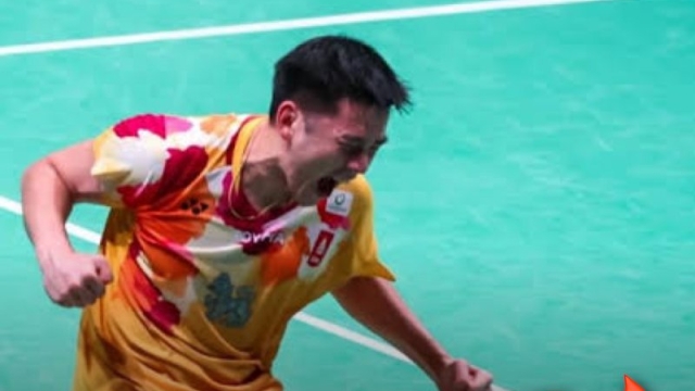 เกมพลิกเหลือเชื่อ !! “วิว กุลวุฒิ” พลิกนรกกด 5 แต้มรวด แซงชนะศึกขนไก่ชิงแชมป์โลก, ลุ้นคู่ต่อไป ช่องทางชมสด !!