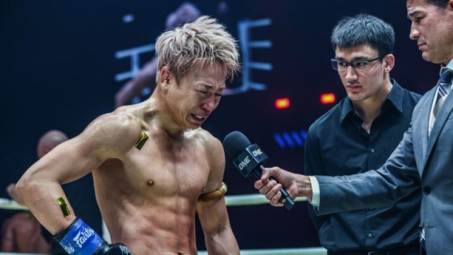 ทาเครุ โพสต์เคลื่อนไหว !! ก่อนขึ้นเวทีปะทะ “รถถัง” ไฟต์หยุดโลก !!! 