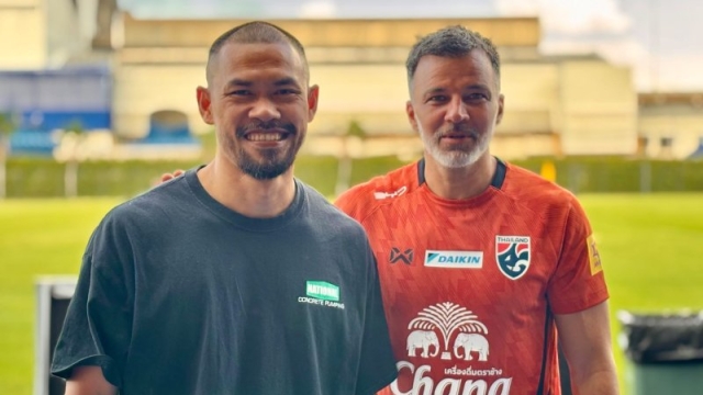 มาแล้ว !! เซอร์ไพรส์ 2 คู่กองหน้ายุคใหม่ “ทีมชาติไทย” ชุดใหญ่ เตรียมทีมล่าตาข่าย เอเชียนคัพ 2027