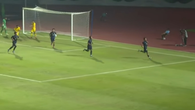 มาเลย์ สุดช็อกโดนทันควัน !! “ทีมชาติไทย” ยิงประตูตีเสมอ 1-1