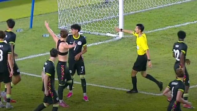 ช็อกแฟนเจ้าภาพ !! บทสรุป ทีมชาติอินโดนีเซีย พบ ทีมชาติออสเตรเลีย AFFU19 รอบรองชนะเลิศ