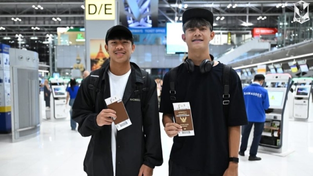 แฟนไทยส่งใจเชียร์ !! 2 แข้งทีมชาติไทย ออกเดินทางสู่ประเทศญี่ปุ่นร่วมทีม “คอนซาโดเล่ ซัปโปโร”