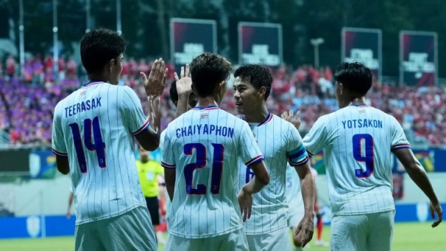 แฟนอินโด-เวียดนามคอมเมนต์ยับ! ความจริงปรากฏ ยอมรับแล้ว “ทีมชาติไทย” ชุดนี้ร้ายกาจเกินไป