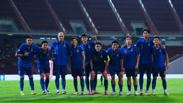 นัดชิงไทยขาดไม่ได้! สื่อต่างประเทศยกตัวแบกคนใหม่ “ทีมชาติไทย” ฟอร์มร่างทองกดเรตติ้ง เหนือผู้เล่นสิงคโปร์ทั้งทีม