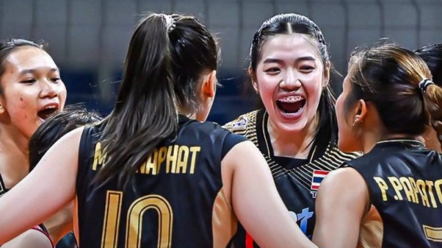 อัพเดทสถานการณ์ล่าสุด !! หลัง “วอลเลย์บอลหญิงทีมชาติไทย” EST Cola โชว์ฟอร์มสุดร้อนแรงพลิกแซงอัดเจ้าภาพคาบ้าน