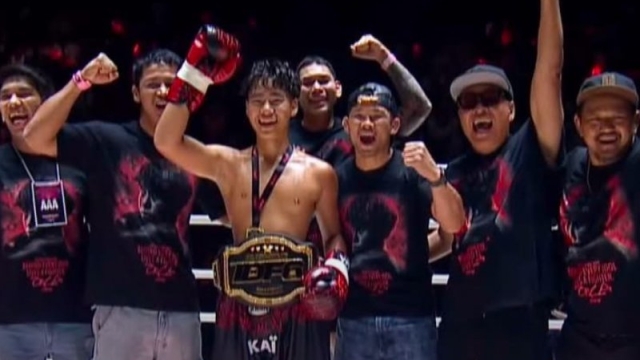 ฮือฮา !! สมาคมมวยสากลสน “น้องออก้า” สมรักษ์ สุดทึ่งไม่เหมือนต่อยครั้งเดียว