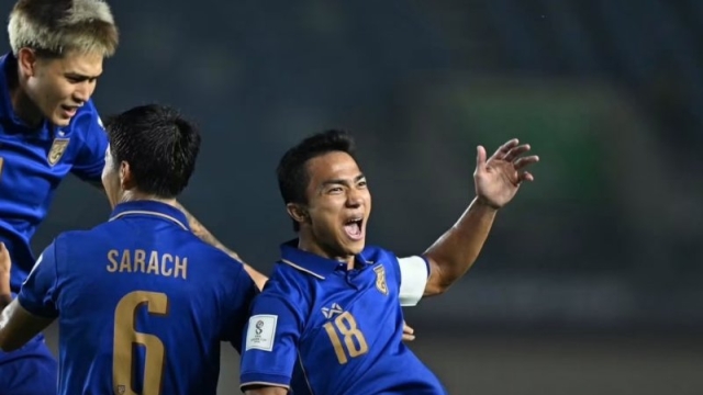 แฟนไทยได้เฮ !! ประกาศถ่ายทอดสดชมฟรี 2 ช่องทางในประเทศไทย “ทีมชาติไทย” 2 แมตช์ FIFA ASEAN Cup 2026