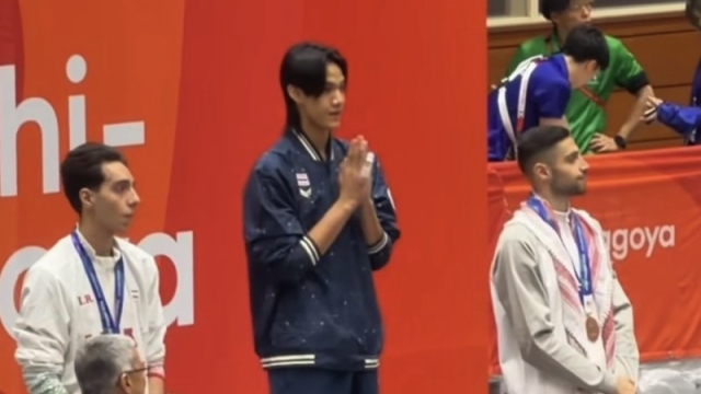 เพลงชาติไทยดังกระหึ่มญี่ปุ่น !! ช็อตวินาที “หยู” บัลลังก์ ทับทิมแดง ขึ้นรับเหรียญทองไทยคนแรกจารึกประวัติศาสตร์เอเชียนเกมส์