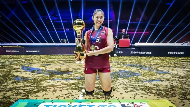 ด่วน !! ฮือฮาเวียดนามทุ่มล่าสุด คว้า 2 ดาวตบหัวเสา “วอลเลย์บอลหญิงทีมชาติไทย” เสริมแกร่งทีม