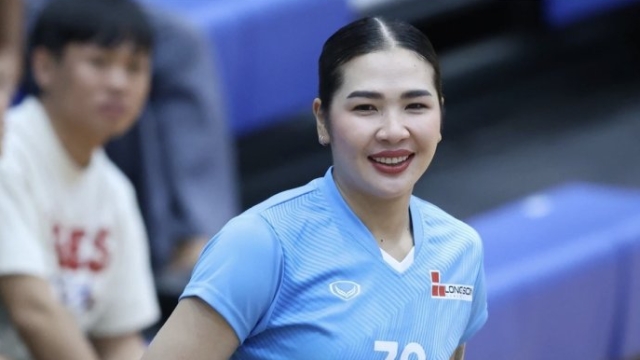 เวียดนามทึ่งไทย !! ขึ้นหน้าหนึ่ง “ออมสิน ศศิภาพร” 28 แต้ม สะเทือนลีกวอลเลย์บอลหญิงเวียดนาม