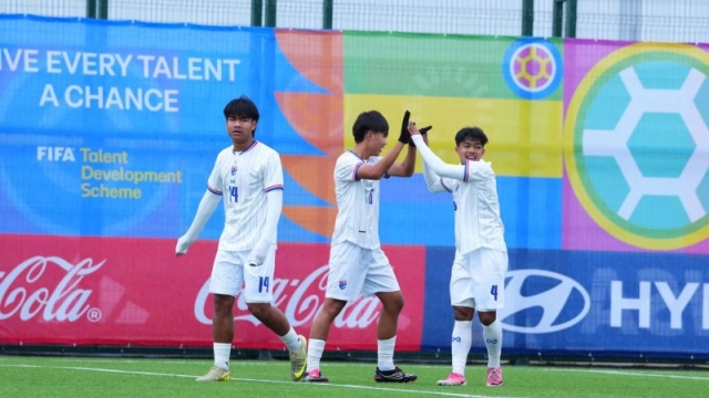 ด่วน !! “ทีมชาติไทย” ยิงขึ้นนำ ทีมชาติสโลวาเกีย 1-0 ศึกฟุตบอลโลก U15