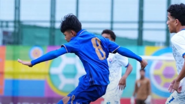ไทยสะเทือนเวทีโลก !! “ทีมชาติไทย” ฟอร์มโหดถล่มคู่แข่ง 3-0 ศึกฟุตบอลโลก U15